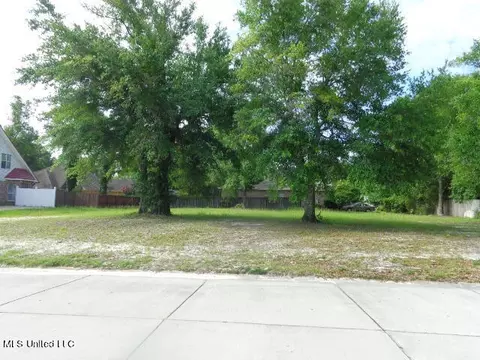 No Brighton Circle, Biloxi, MS 39531