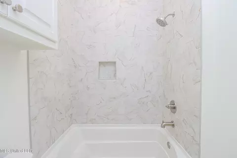 Bath - 913 Brookhollow Court Ct, Flowood, MS 39232 photo 2 of 19