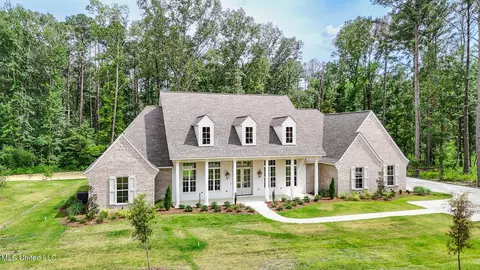 Exterior - 913 Brookhollow Court Ct, Flowood, MS 39232 photo 2 of 12