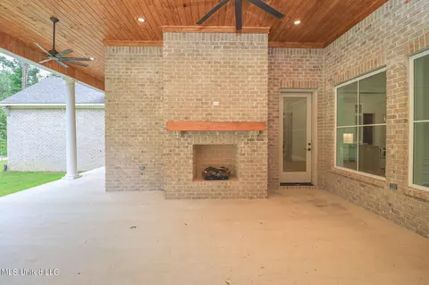 Exterior - 913 Brookhollow Court Ct, Flowood, MS 39232 photo 9 of 12