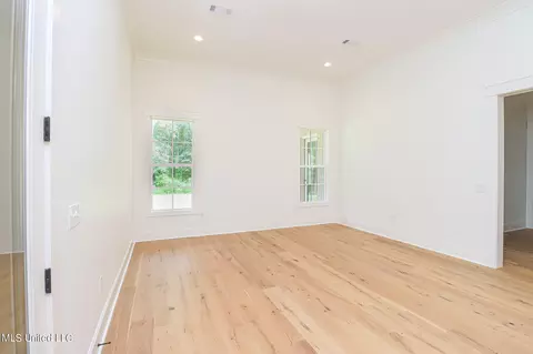 Bedroom - 913 Brookhollow Court Ct, Flowood, MS 39232 photo 2 of 17
