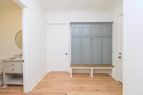 Entry Way - 913 Brookhollow Court Ct, Flowood, MS 39232 photo 2 of 2