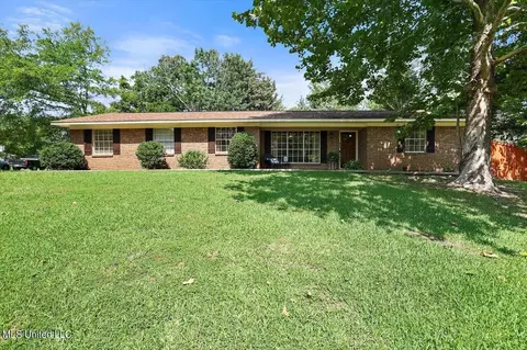 402 Bruin Ave, Pearl, MS 39208