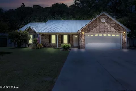 1024 Ash St, Ocean Springs, MS 39564