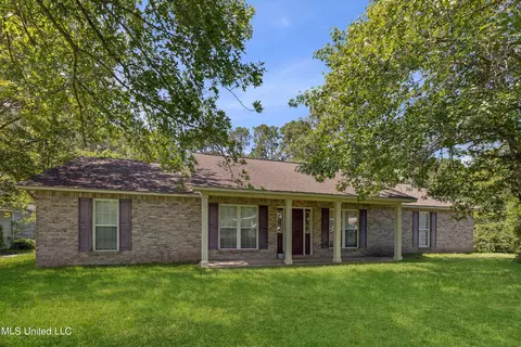 16213 Crestview Dr, Gulfport, MS 39503