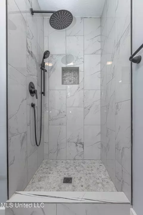Bath - 3079 Bienville Dr, Jackson, MS 39212 photo 3 of 4