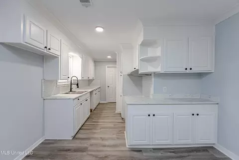 Entry Way - 3079 Bienville Dr, Jackson, MS 39212 photo 1 of 3