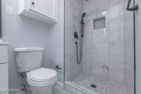 Bath - 3079 Bienville Dr, Jackson, MS 39212 photo 2 of 4