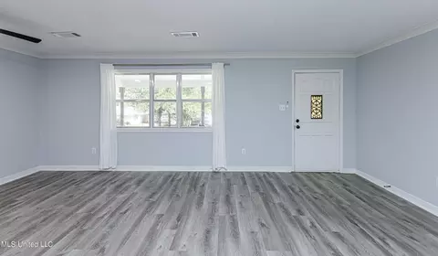 Living - 3079 Bienville Dr, Jackson, MS 39212 photo 2 of 4