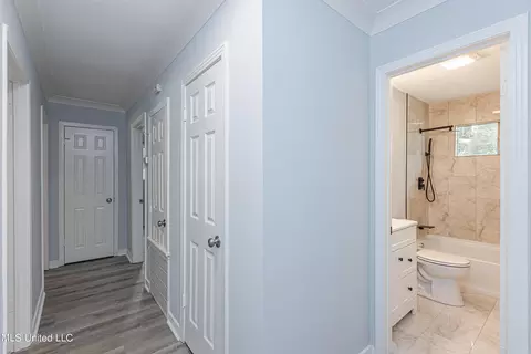Entry Way - 3079 Bienville Dr, Jackson, MS 39212 photo 3 of 3