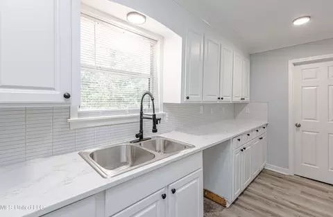 Kitchen - 3079 Bienville Dr, Jackson, MS 39212 photo 1 of 2