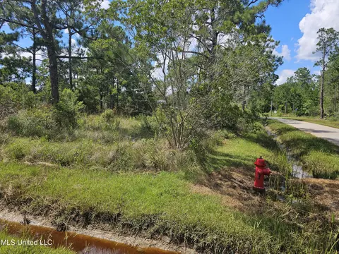 141 Ruby St, Bay Saint Louis, MS 39520