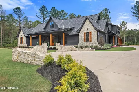 815 Mt Helm Rd, Brandon, MS 39047