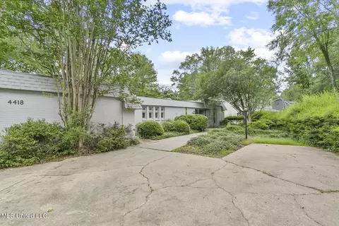 4418 Deer Creek Dr, Jackson, MS 39211