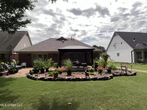 Exterior - 6351 Cheyenne Dr, Olive Branch, MS 38654 photo 3 of 10