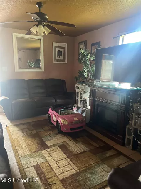 136 E T Poole Rd, Poplarville, MS 39470