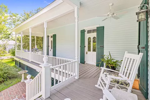 143 St Charles St, Bay Saint Louis, MS 39520