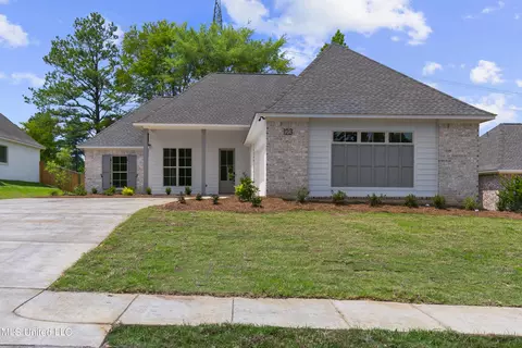 123 Lakecrest Dr, Madison, MS 39110