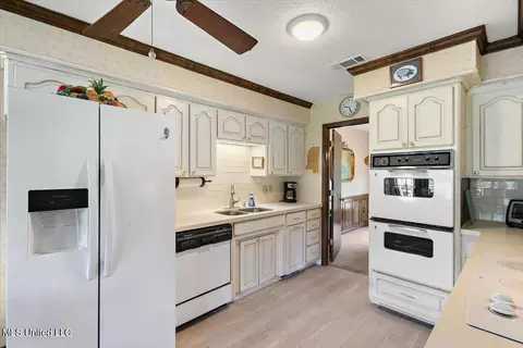 5227 Forest Hill Rd, Byram, MS 39272 photo 17