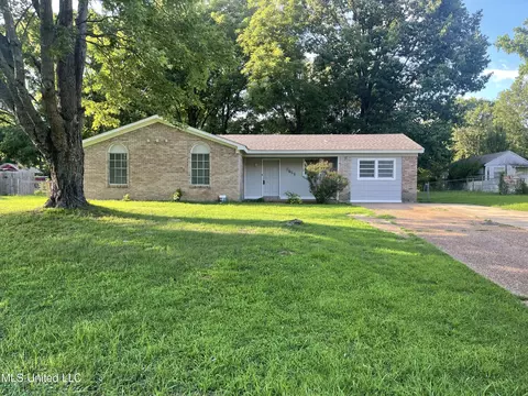 5722 Caroline Dr, Horn Lake, MS 38637