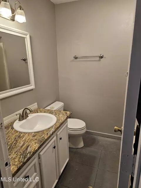 Bath - 449 Riverbend Dr, Byram, MS 39272 photo 1 of 2