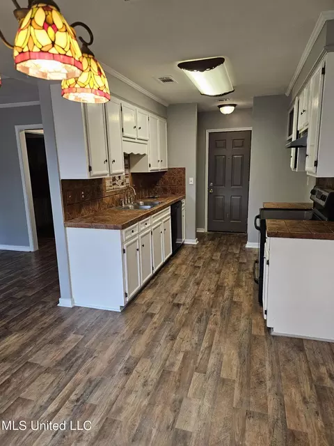 Kitchen - 449 Riverbend Dr, Byram, MS 39272 photo 1 of 2