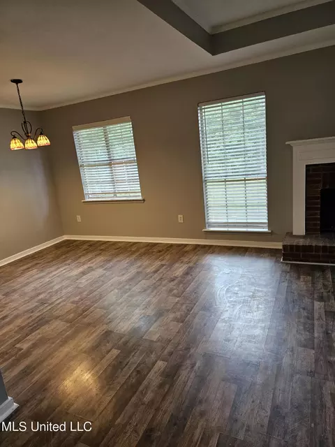 Living - 449 Riverbend Dr, Byram, MS 39272 photo 2 of 2