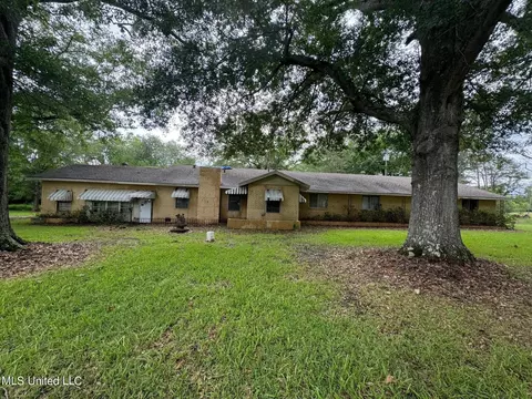 8811 Terry Rd, Terry, MS 39170