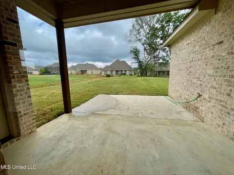 236 Baleigh Dr, Canton, MS 39046 photo 4