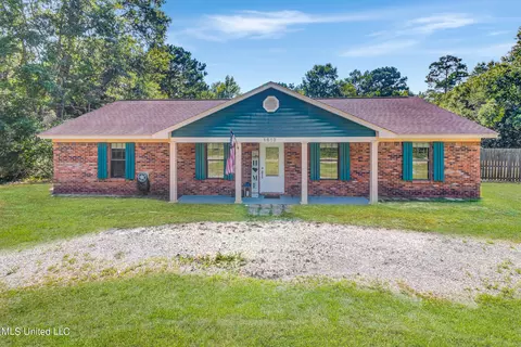 1613 Brown St, Ocean Springs, MS 39564