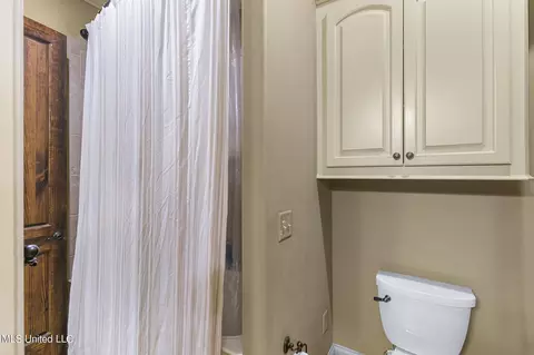 Bath - 504 Jasper Cir, Flowood, MS 39232 photo 6 of 12
