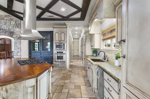 Kitchen - 504 Jasper Cir, Flowood, MS 39232 photo 4 of 7