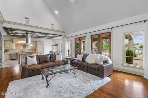 Living - 504 Jasper Cir, Flowood, MS 39232 photo 3 of 5