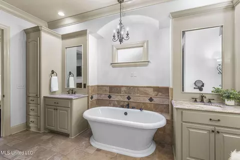 Bath - 504 Jasper Cir, Flowood, MS 39232 photo 2 of 12