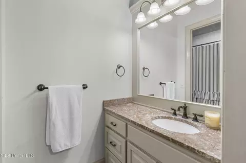 Bath - 504 Jasper Cir, Flowood, MS 39232 photo 8 of 12
