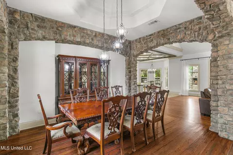 Dining - 504 Jasper Cir, Flowood, MS 39232 photo 1 of 4