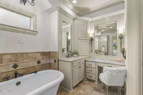 Bath - 504 Jasper Cir, Flowood, MS 39232 photo 3 of 12