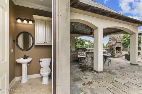 Bath - 504 Jasper Cir, Flowood, MS 39232 photo 11 of 12