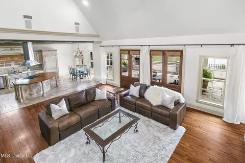 Living - 504 Jasper Cir, Flowood, MS 39232 photo 5 of 5