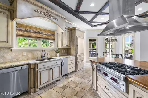 Kitchen - 504 Jasper Cir, Flowood, MS 39232 photo 6 of 7