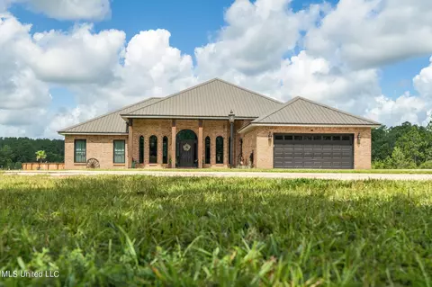 613 Thomas School Rd, Lumberton, MS 39455