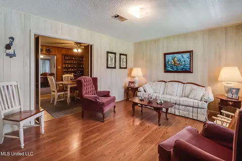 2159 Rustwood Dr, Biloxi, MS 39532 photo 2