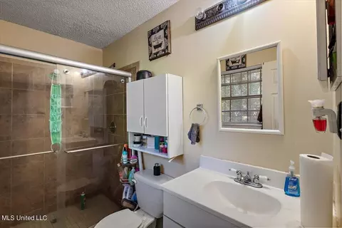 Bath - 1540 Westbrook Rd, Jackson, MS 39211 photo 1 of 1