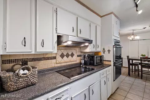 Kitchen - 1540 Westbrook Rd, Jackson, MS 39211 photo 1 of 2