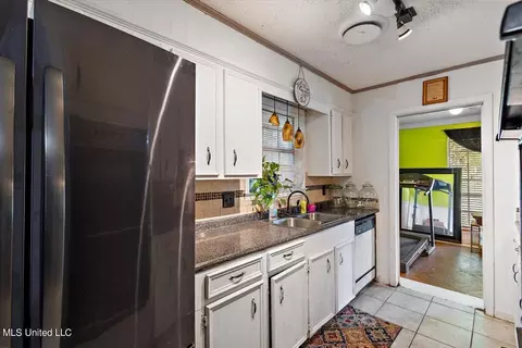 Kitchen - 1540 Westbrook Rd, Jackson, MS 39211 photo 2 of 2
