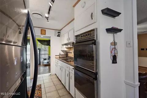 Entry Way - 1540 Westbrook Rd, Jackson, MS 39211 photo 3 of 3