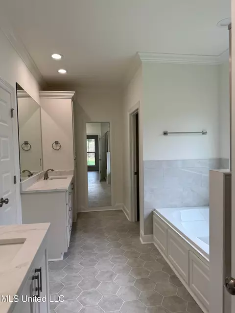 Bath - 108 Grayson Way, Madison, MS 39110 photo 3 of 3
