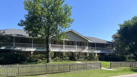 515 Third St #12, Bay Saint Louis, MS 39520