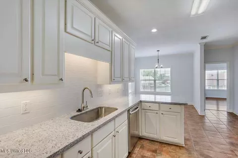 Kitchen - 127 Susan Ln, Brandon, MS 39042 photo 4 of 4