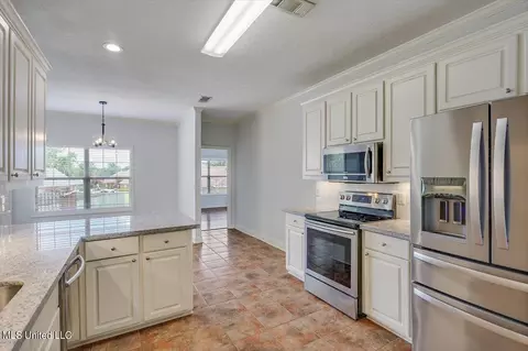 Kitchen - 127 Susan Ln, Brandon, MS 39042 photo 3 of 4